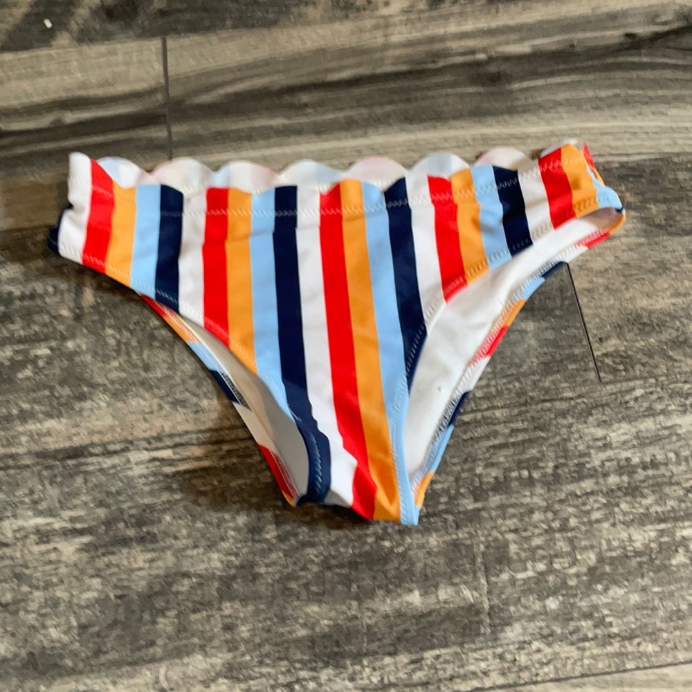 Swimsuit bottoms! Never worn! Not cheeky!